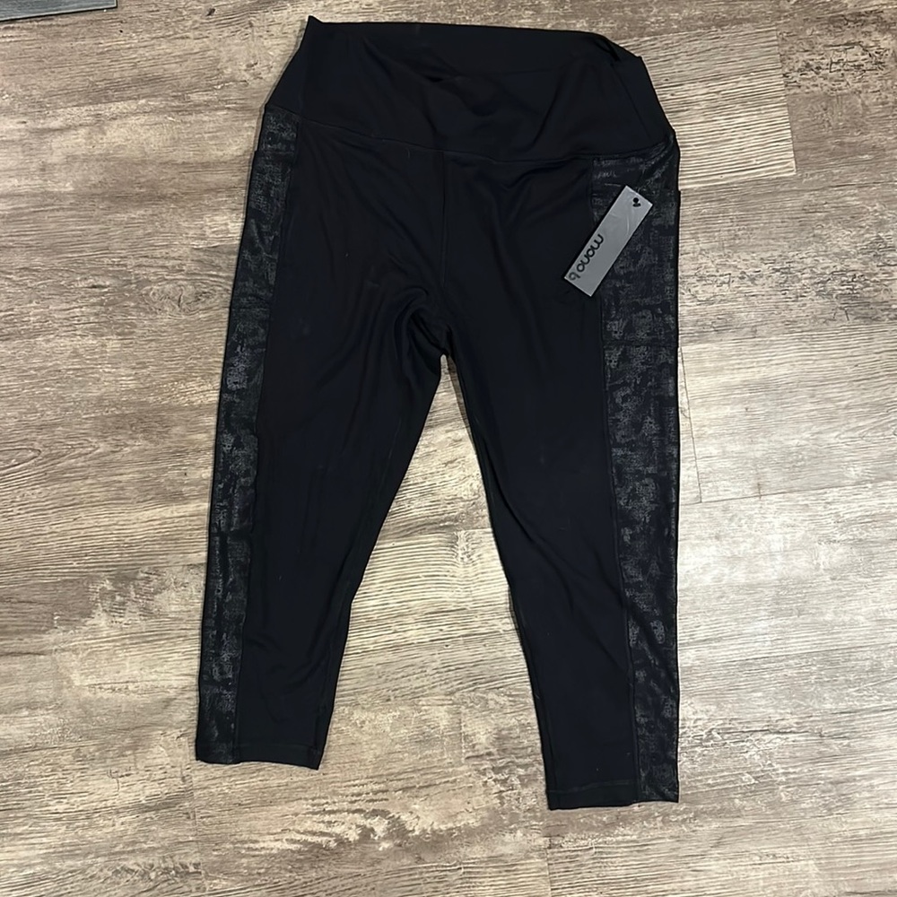 New with tags Mono b leggings with side pockets. Size 3xl